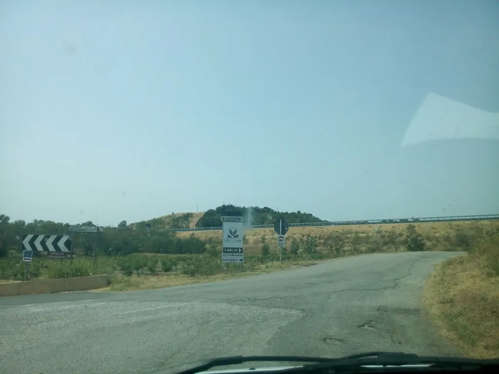 Ingresso al Castello di Serragiumenta ristorante a Castrovillari