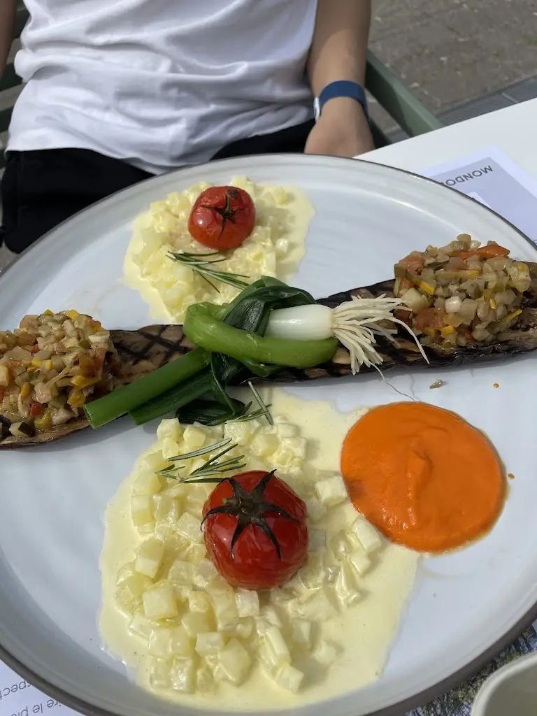 Nida özeçoğlu_Brasserie Maus Kätti_Mondorf-les-Bains_reseña