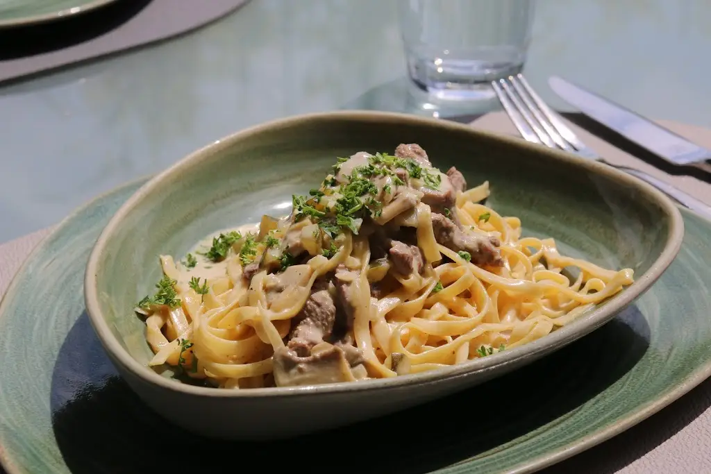 Restaurant Miss Funny_Soleuvre_slider_image_2