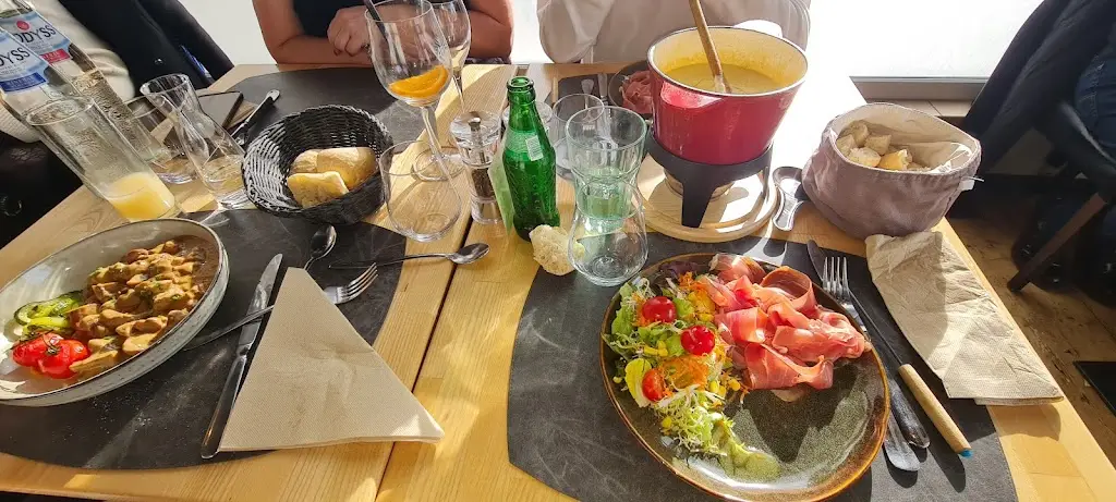 Isabelle Zanella_Le Dago_Lamadelaine_review