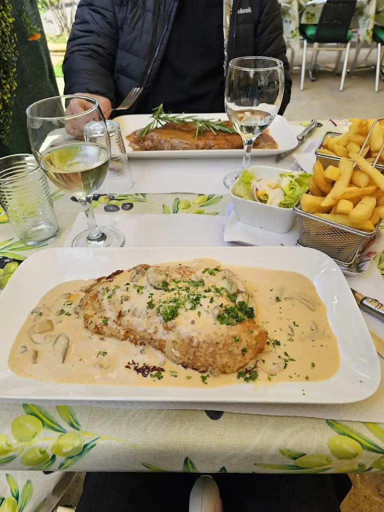 Cheila Carla Horstmann_Restaurant le Queens Borsalino_Remich_review