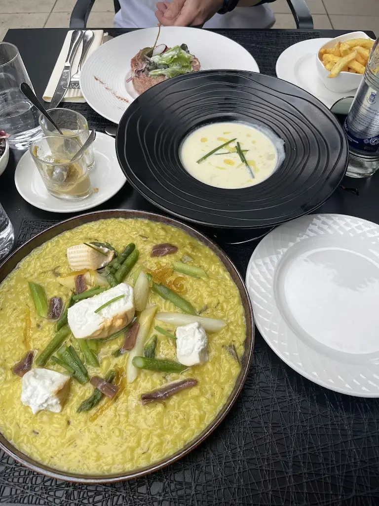 Yulan Zhou_Pavillon Desom_Remich_reseña