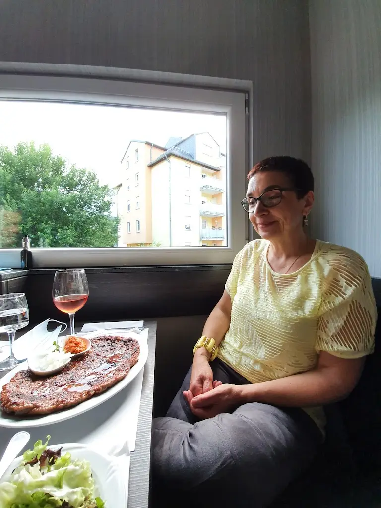 Keti Dimitrova_Restaurant Penalty_Obercorn_avis