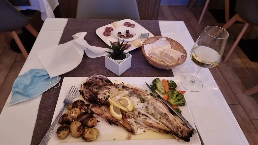 Matthew J.W. Montgomery_Sandweiler Stuff_Sandweiler_Bewertung