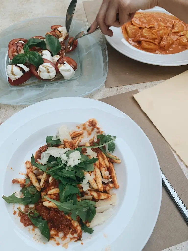 Nick Velychko_Restaurant Bella Calabria Sàrl_Wasserbillig_avis