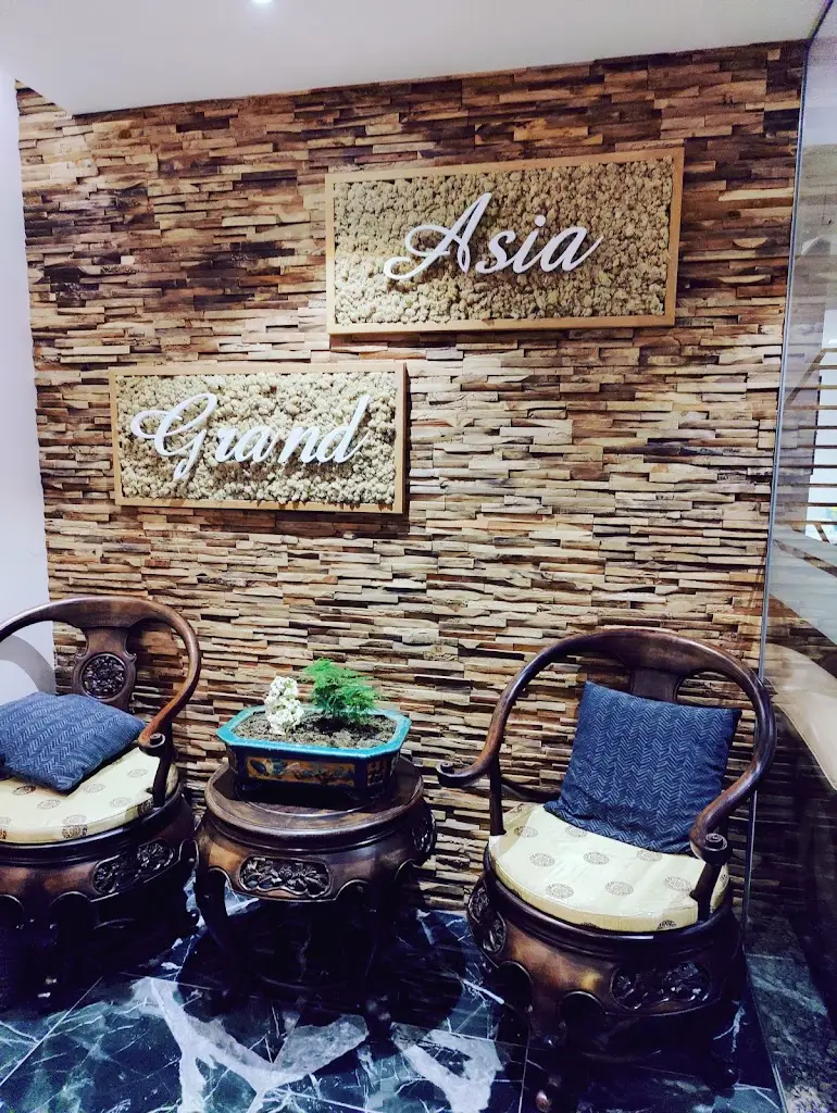 Suneela Isaac_Grand Asia_Helmsange_review