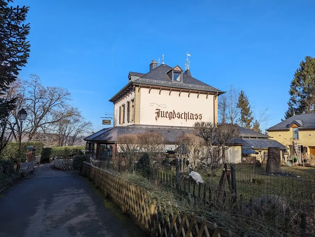 Brad Halpin_Juegdschlass (Restaurant-cafe)_Béreldange_avis