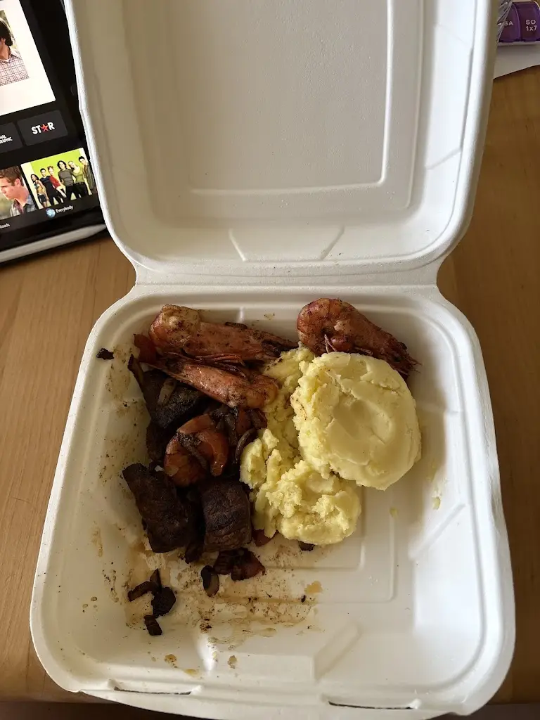 Jia Atilano_Lounge ACT II_Warken_reseña