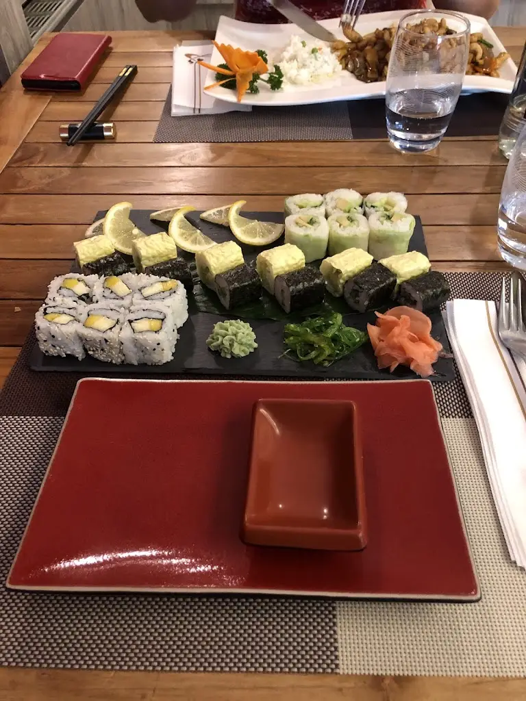 Sarah Rebecca_Holiday_Schouweiler_reseña