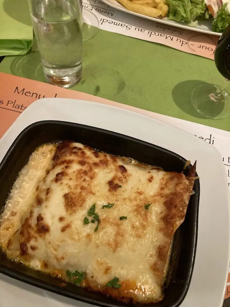 Ellen Goeteyn_Café de la Place Larochette_Larochette_reseña