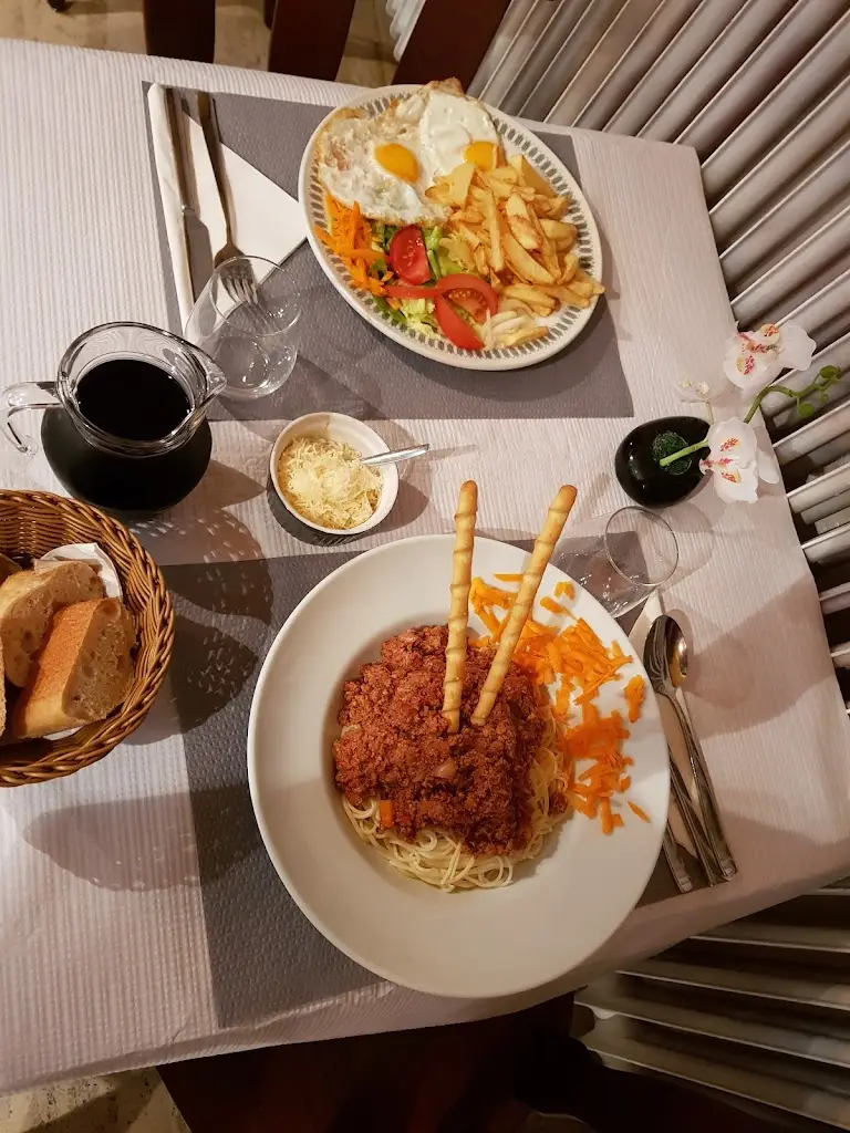 Café Restaurant Europe_Larochette_slider_image_2