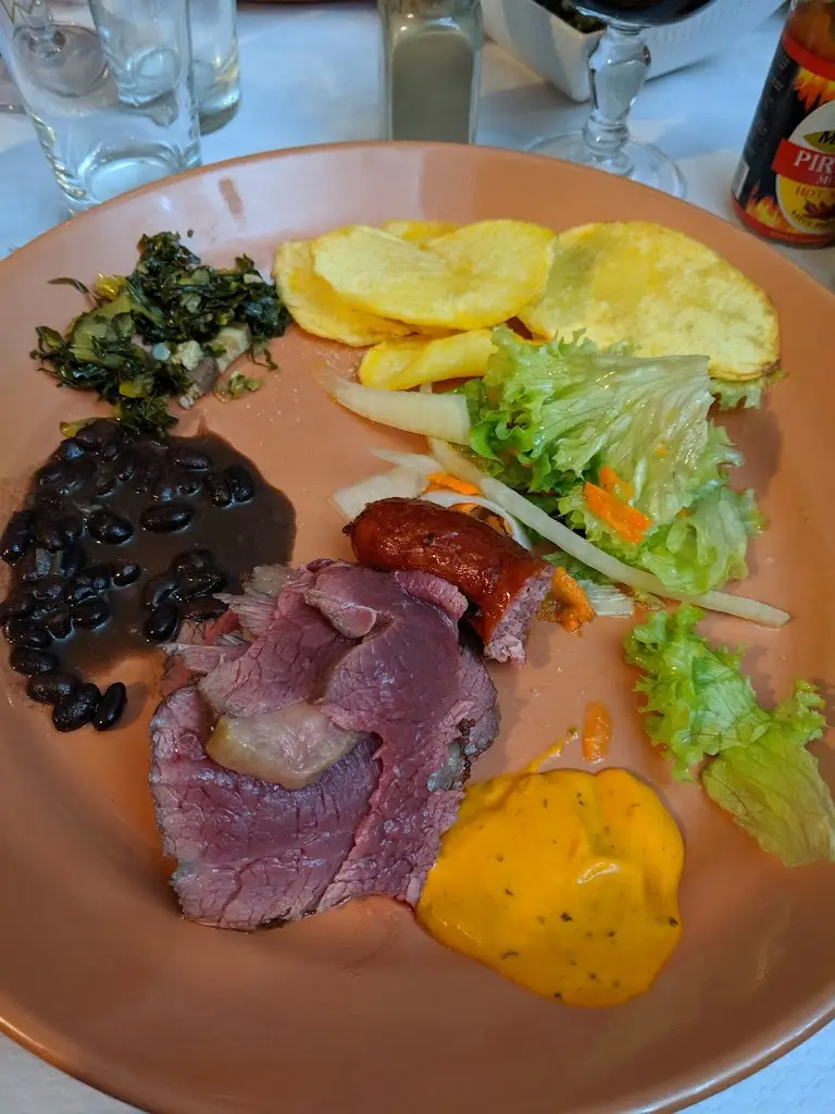 charel felten_Am Sportslokal_Larochette_review