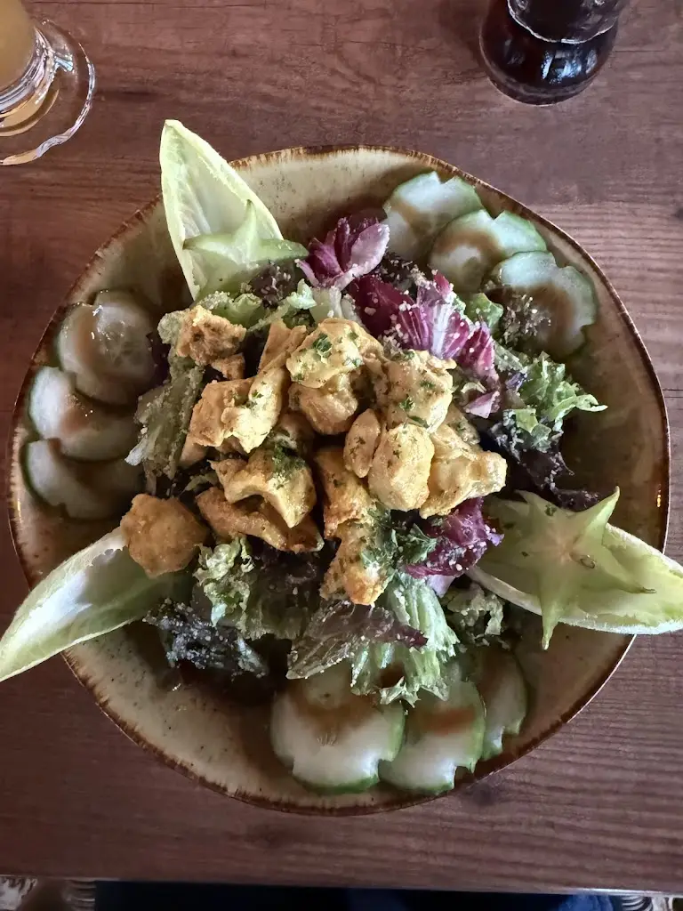 Kailey Grass_Café du Pont_Vianden_reseña