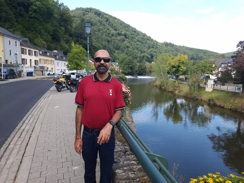 SYD “DesiVlogger” ACHARYA_Madame Marianné_Vianden_avis