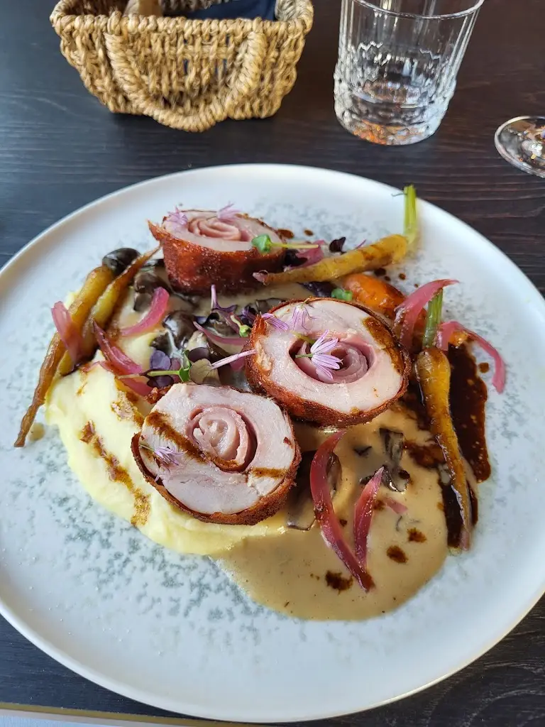 Paul Ailes_Victoria vum Berdorfer Eck_Berdorf_review