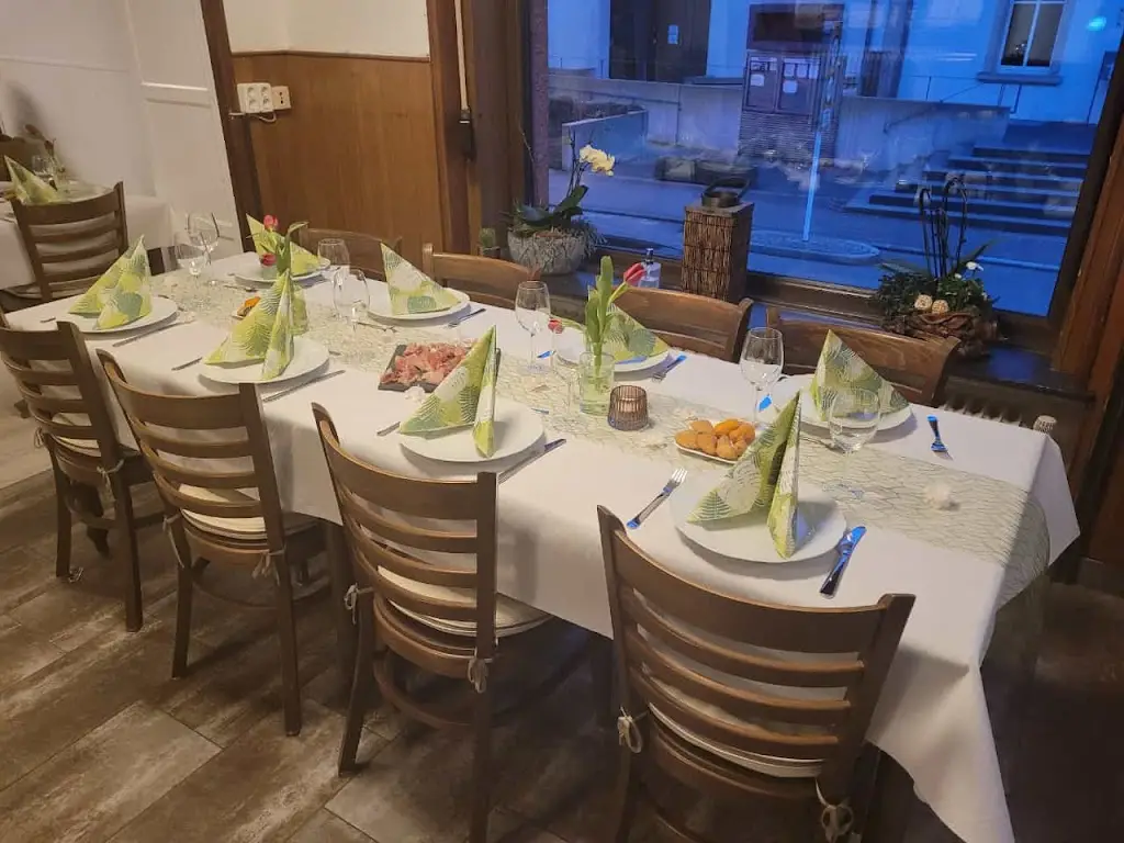 Café-Restaurant Baesch restaurante en Garnich