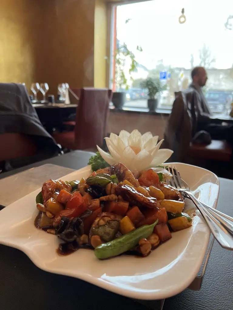 Evgeniia Lisianskaia_Restaurant Villa d'Asie_Koerich_reseña