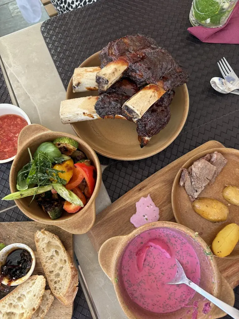 Yana Klochkova_Ukrainian restaurant by V&V Délice_Nospelt_reseña