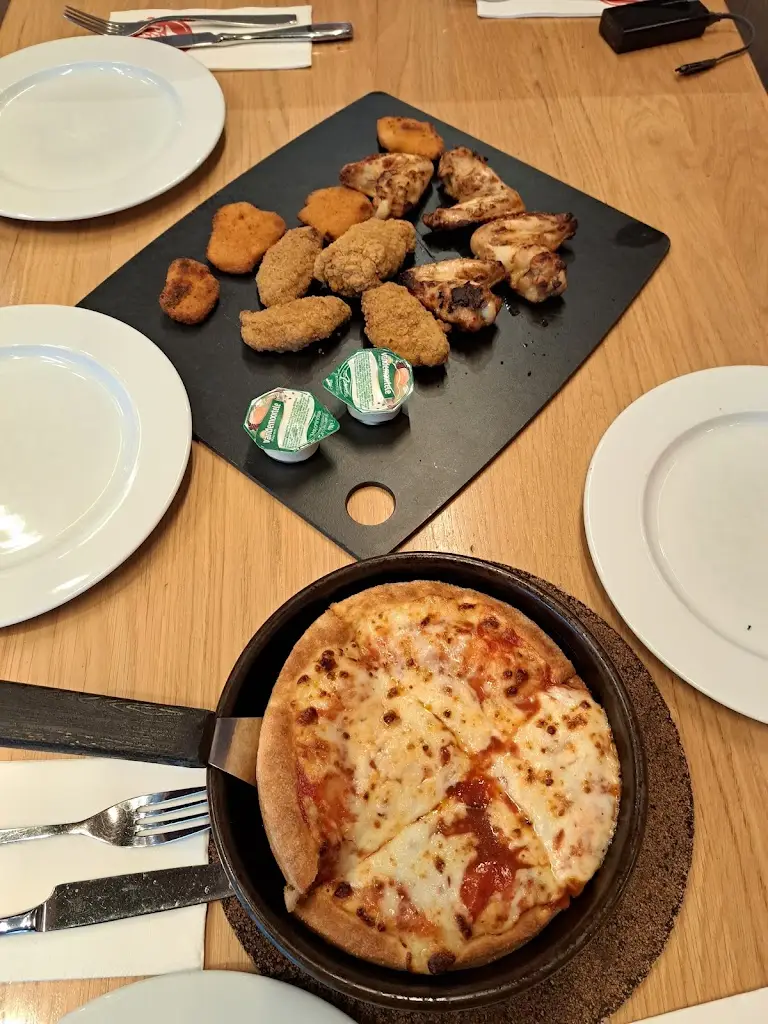 Rehan Khan_Pizza Hut Wemperhardt_Weiswampach_review