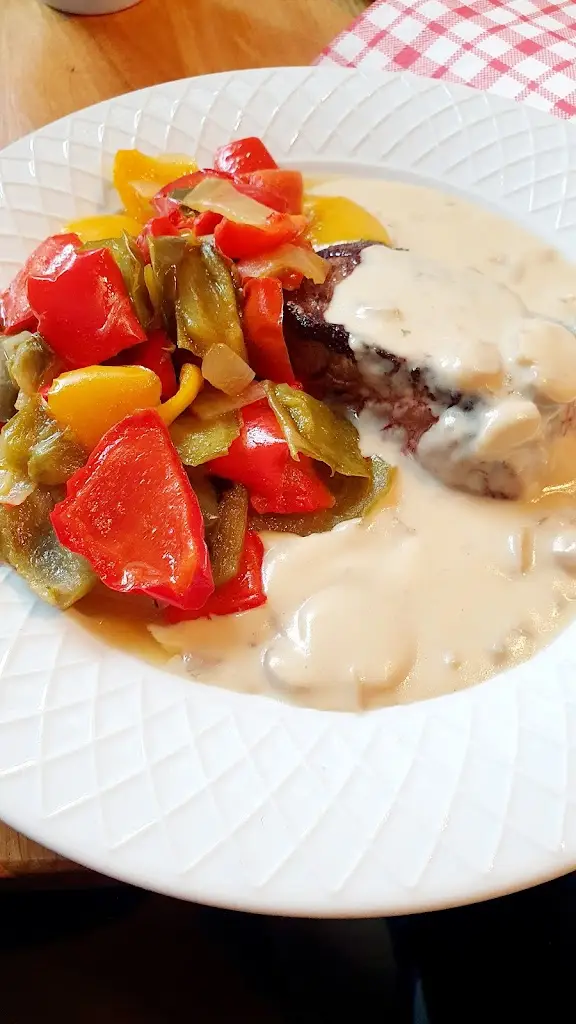 Aigars Zalitis_Self-Bistro am Steyrplatz_Weiswampach_avis