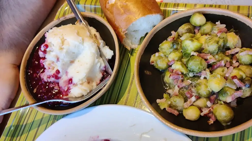 Carmen Tenescu_Self-Bistro am Steyrplatz_Weiswampach_avis