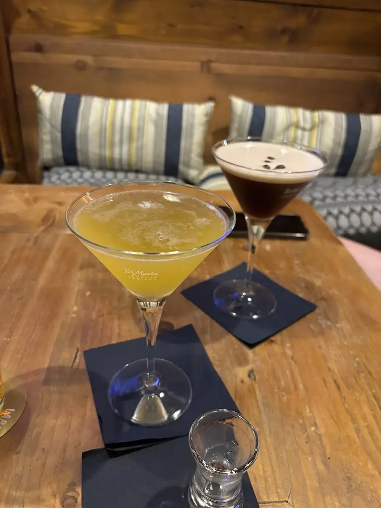 Dzhamilia_Café Chaplin_Ehlerange_reseña