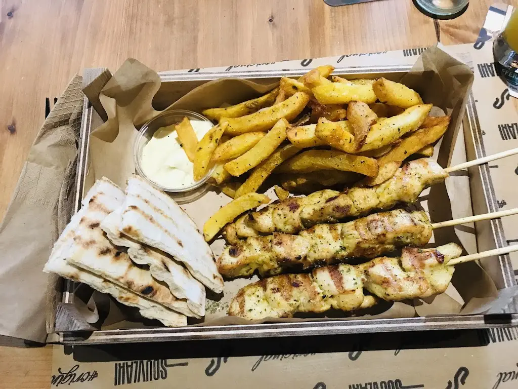 Noha Afifi_Café Chaplin_Ehlerange_reseña