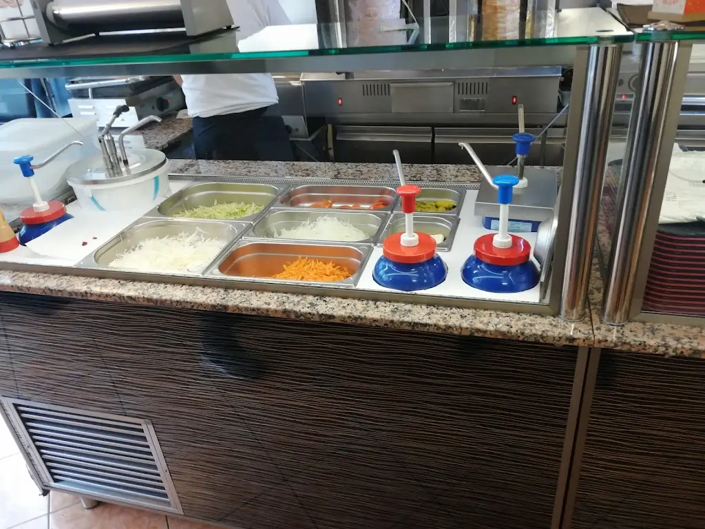 Michal Kosinski_Istanbul Snack_Wiltz_recensione