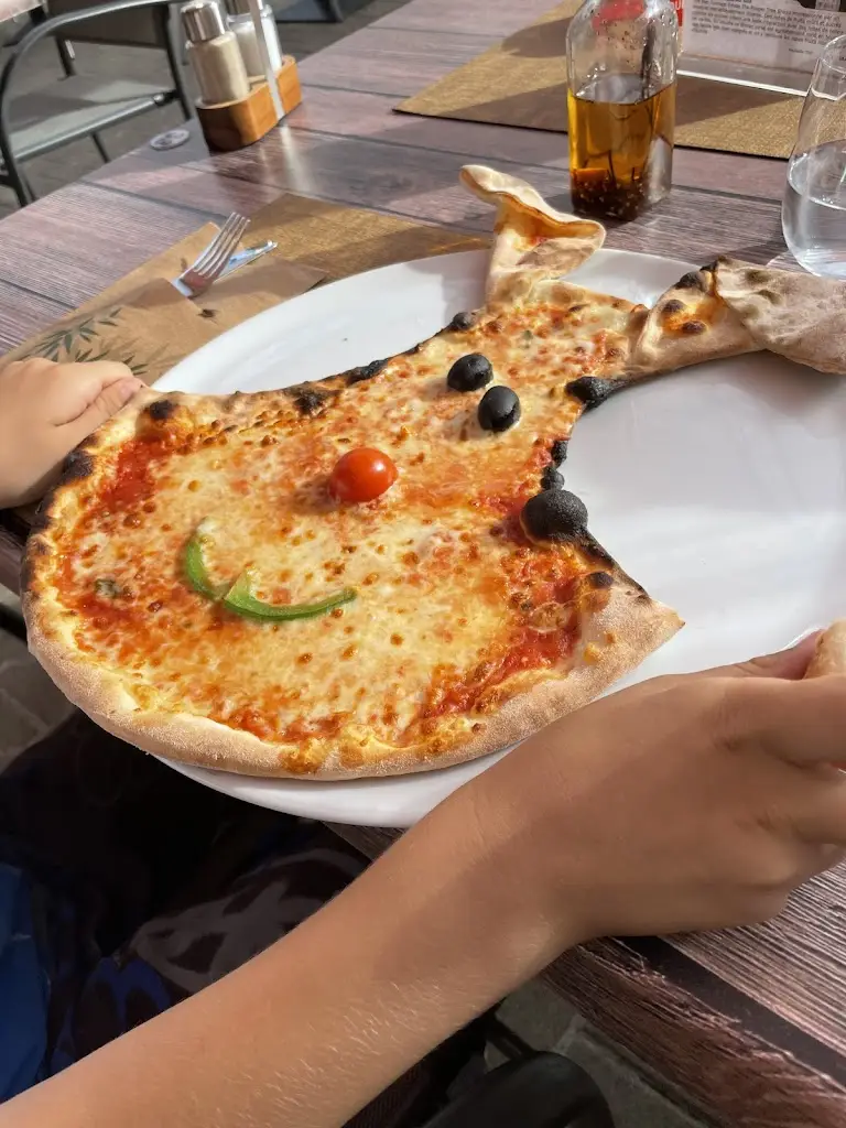 Kreshnik Rugova_New Papa & Citu_Grosbous_review