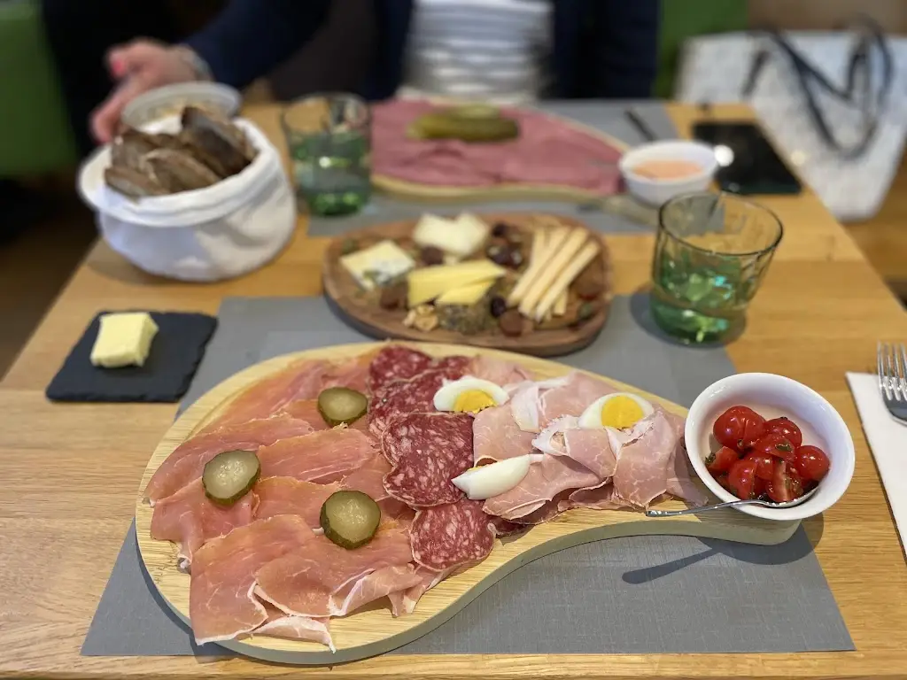 Kuuscht_Grosbous_slider_image_2