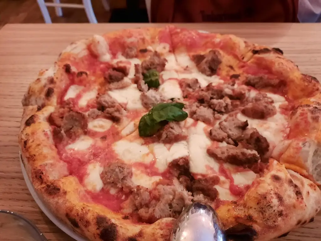 Wannui Yee (Hoon)_Trattoria Pizzeria V'diterraneo_Elvange_reseña