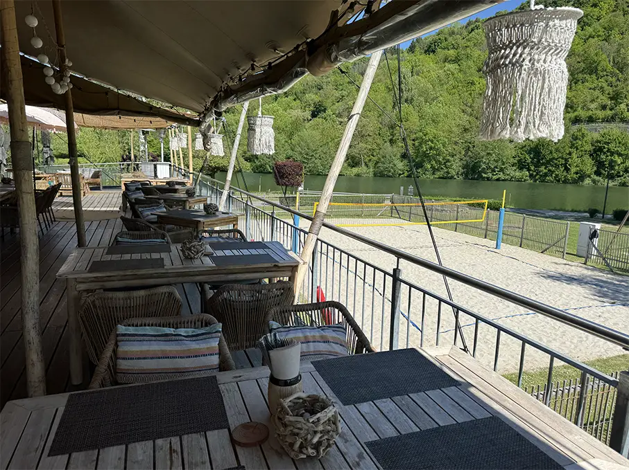 Oliver James_Restaurant Sauerpark Beach_Rosport_reseña