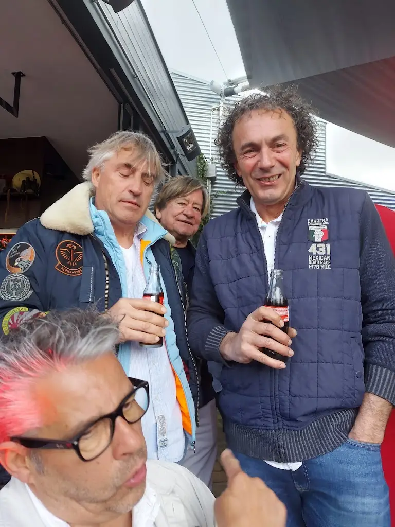 J L S_Den Dem Cafe_Keispelt_recensione