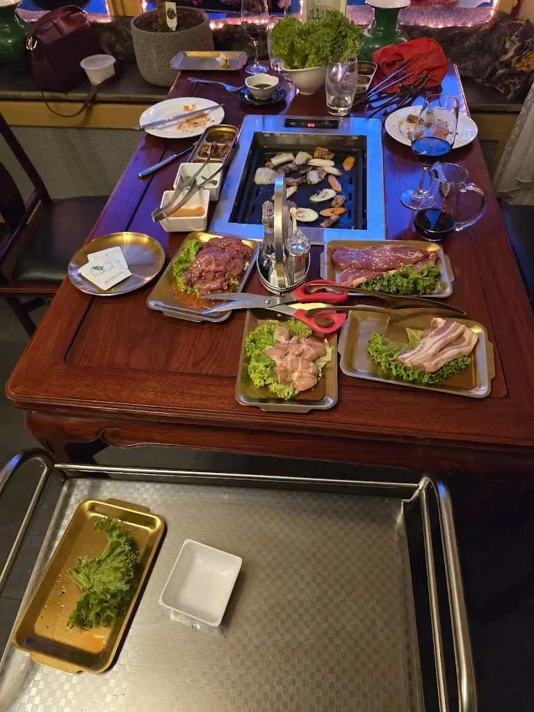 Matthew J.W. Montgomery_Yu Hai Ge / BBQ Kai_Bech-Kleinmacher_avis