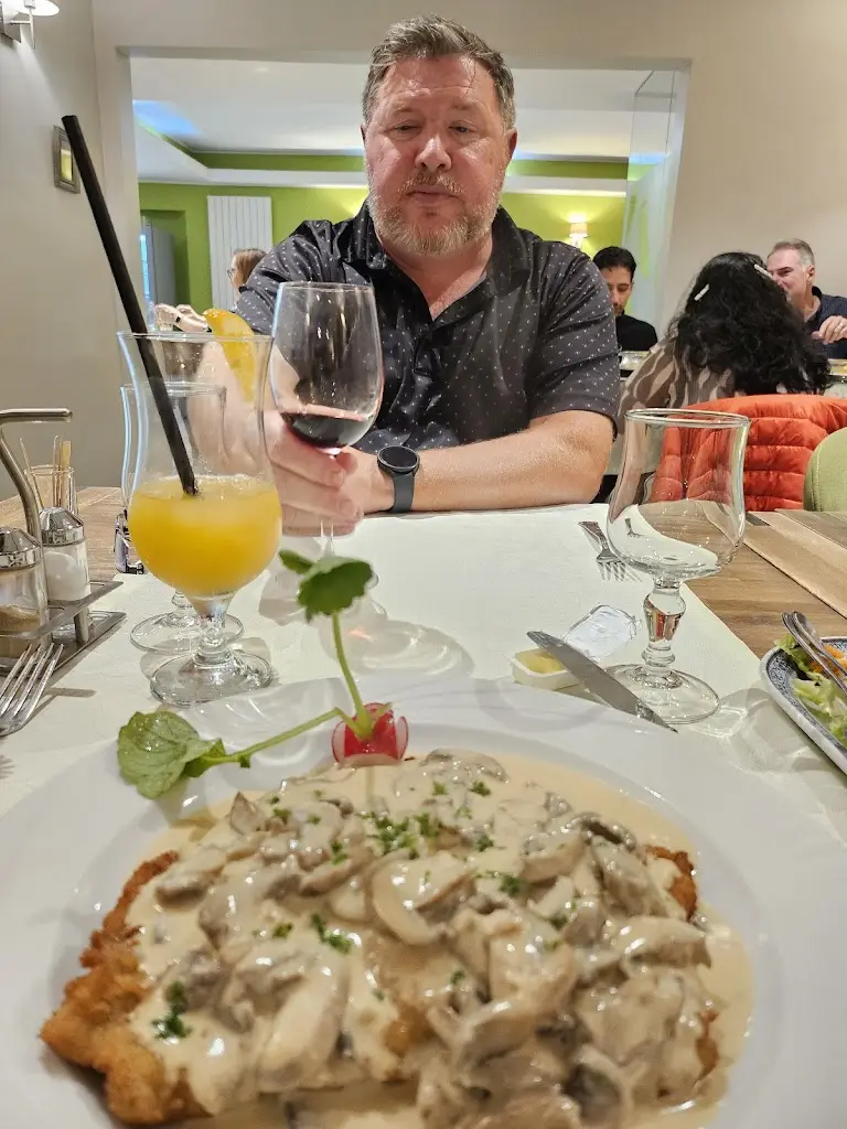 Judith Martin_Amber Stuff - Vila Verde_Godbrange_review