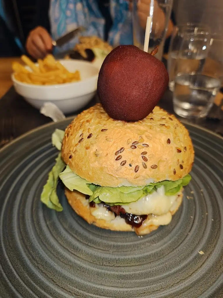 Alex Dosser _Am Hennesbau_Oberfeulen_review