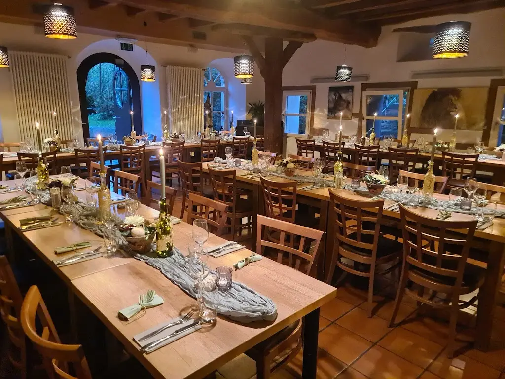 Am Hennesbau restaurante en Oberfeulen