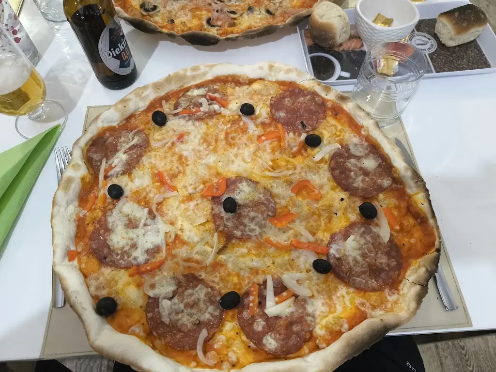 Café Pizzeria le millenaire_Oberfeulen_slider_image_3