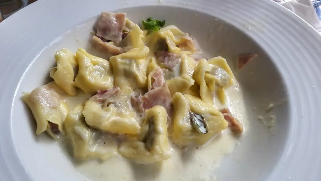 Nathalie BUTHMANN_Restaurant-Caffé Aroma SA_Foetz_reseña