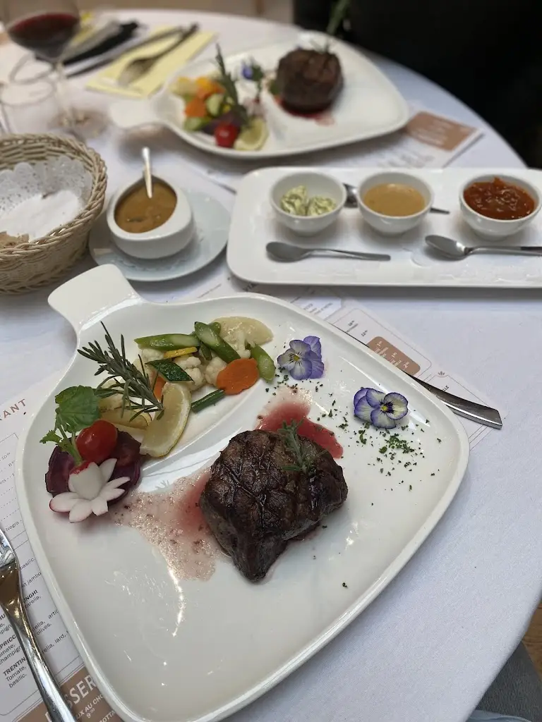 RESTAURANT GRILL_Scheidgen_slider_image_2