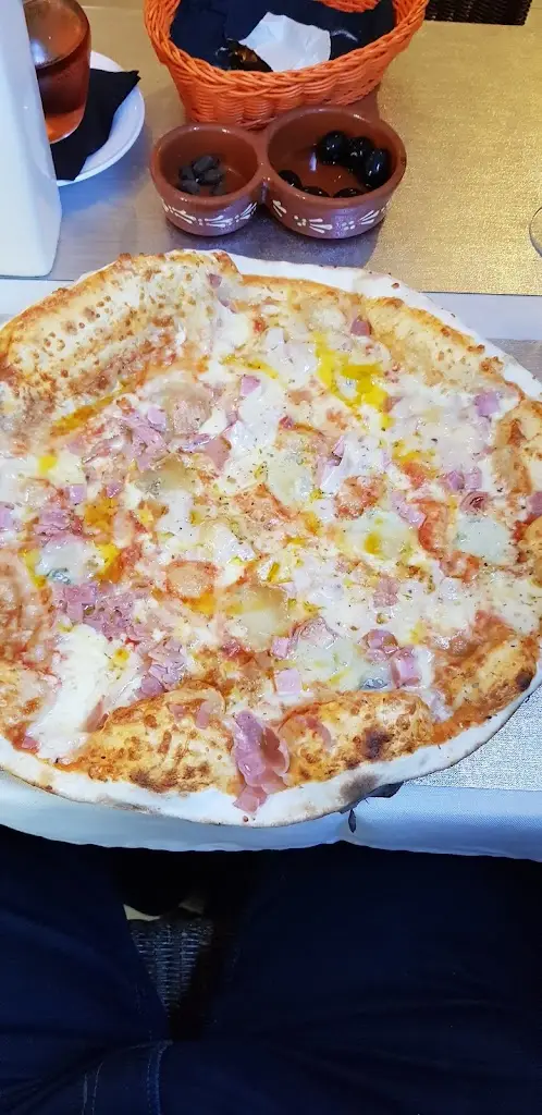 Menu_Restaurant-Pizzeria Piperis_Ospern_image_5