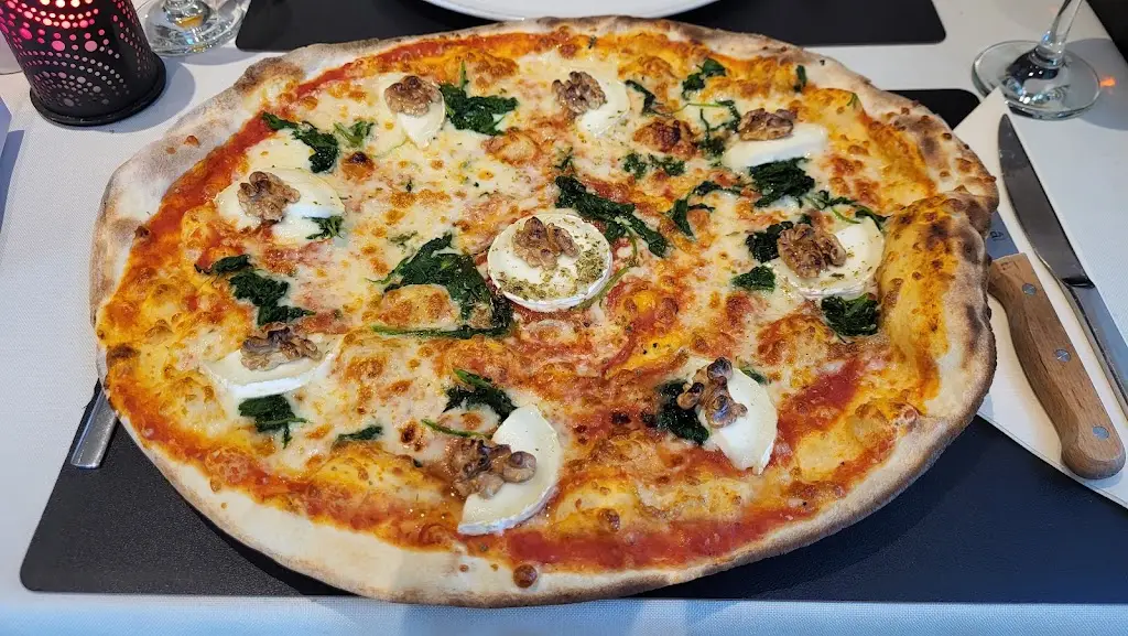 Restaurant-Pizzeria Piperis_Ospern_slider_image_2