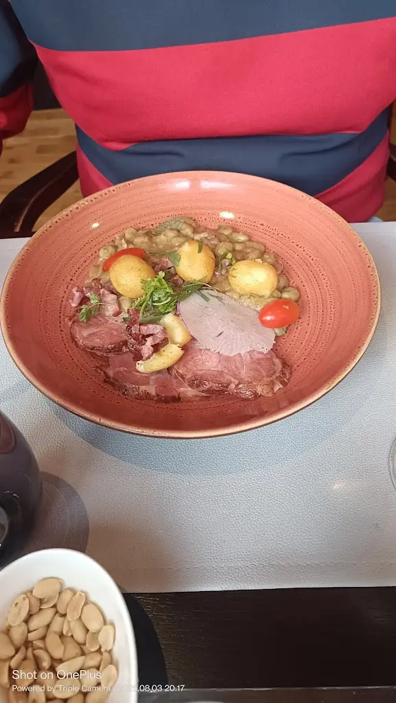 Shubhi Chandra_Brasserie du Cercle_Born_review