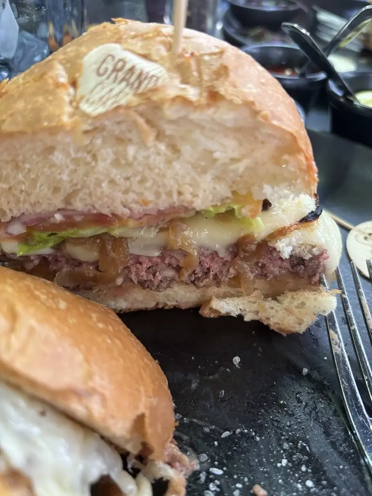 reyhan gül_Grand Café_Born_review