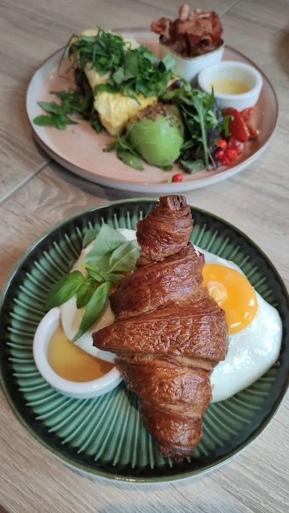 Ferreira Emanuele_Pizza Hut_Dahl_reseña