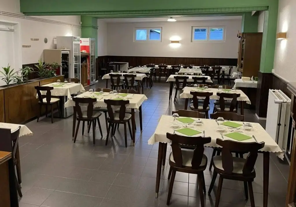 Restaurant Am Béiwener Eck restaurante en Boevange