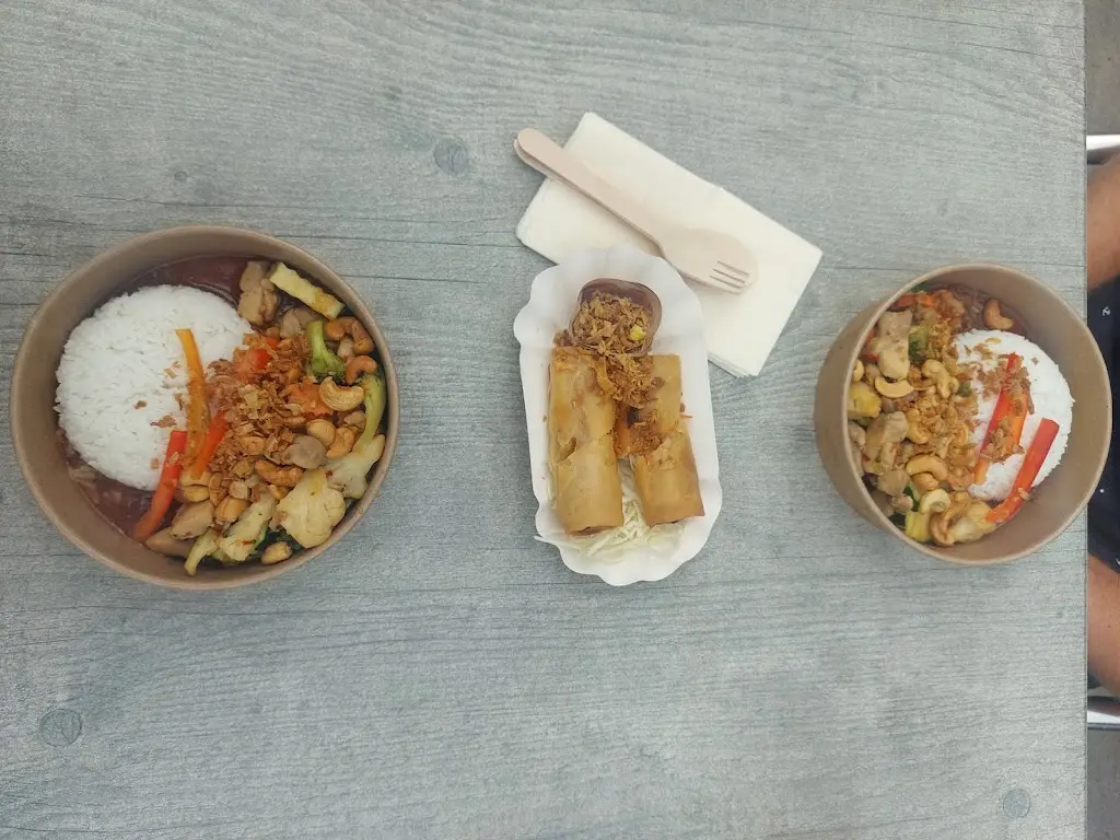 Nikita Van Meelen_Palmy's Thai_Gœsdorf_reseña