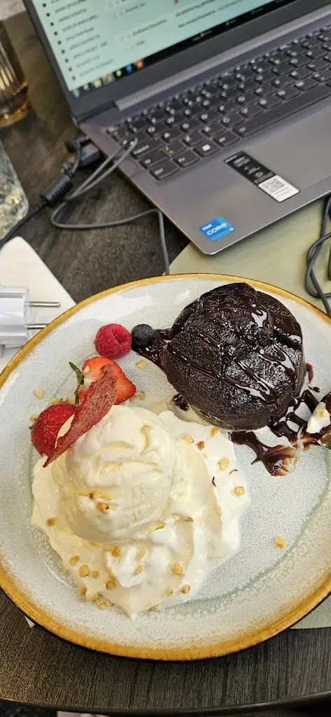 Maria Aristidou_Hotel NH Luxembourg Airport_Bavigne_reseña