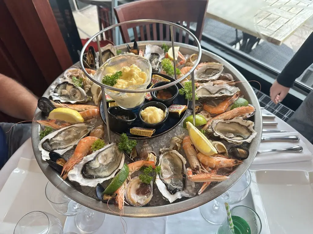 Adnane Chakir_dimmi si mersch_Mersch_review