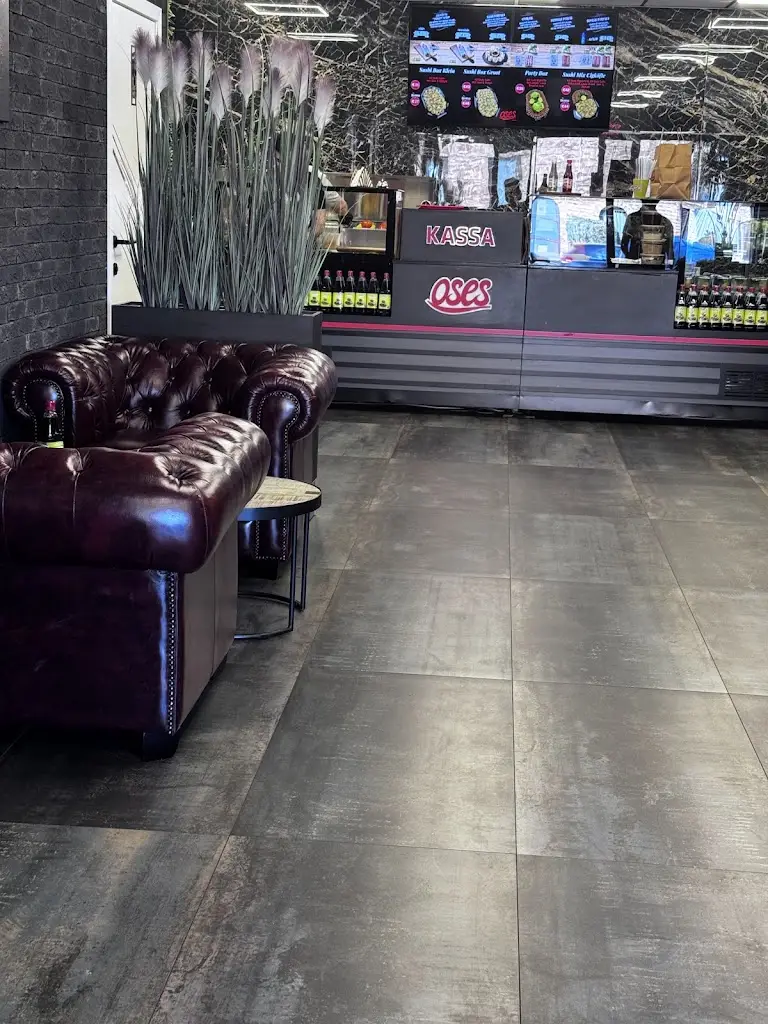 Koen Zomers_De Buggi_Schifflange_review